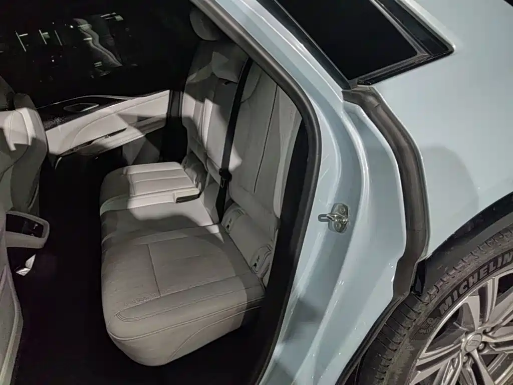 Cadillac Lyriq — миниатюра 17