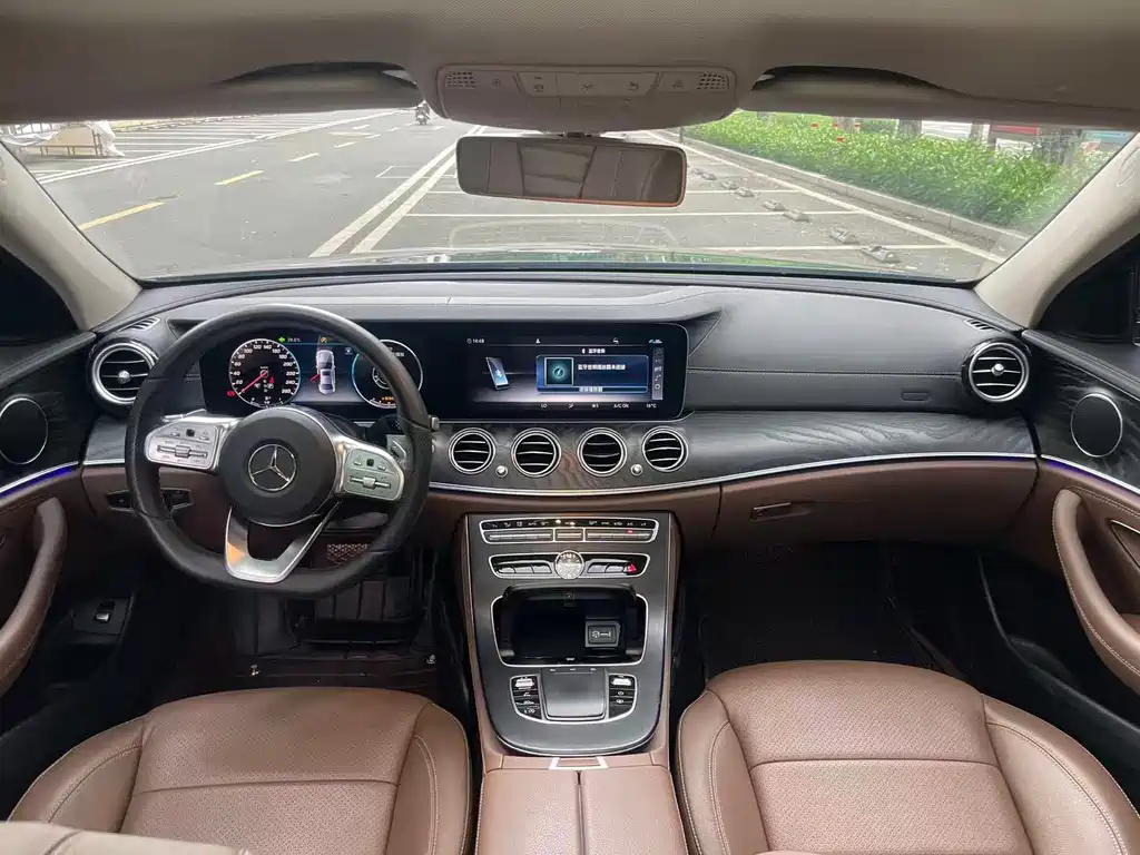 Mercedes-Benz E-Class — миниатюра 5