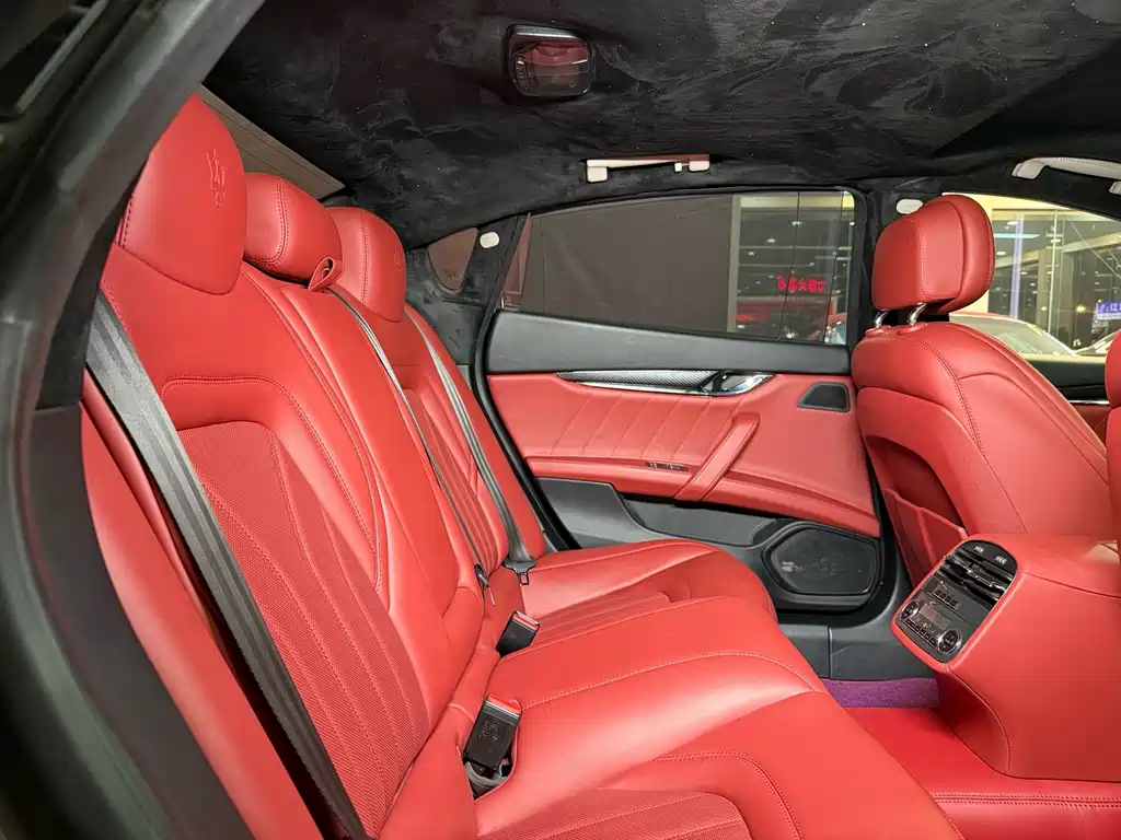 Maserati Quattroporte — миниатюра 13