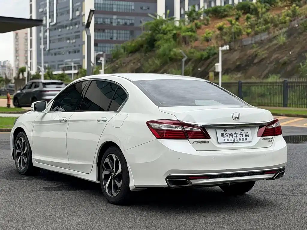 Honda Accord — миниатюра 9