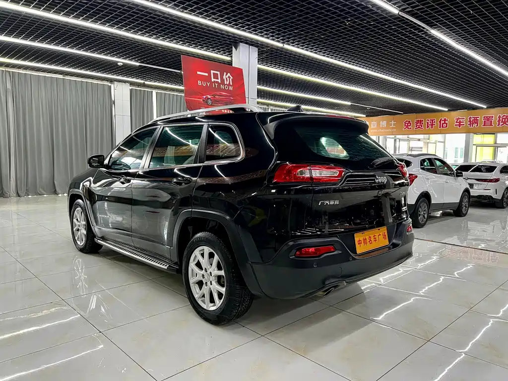 Jeep Cherokee — миниатюра 4