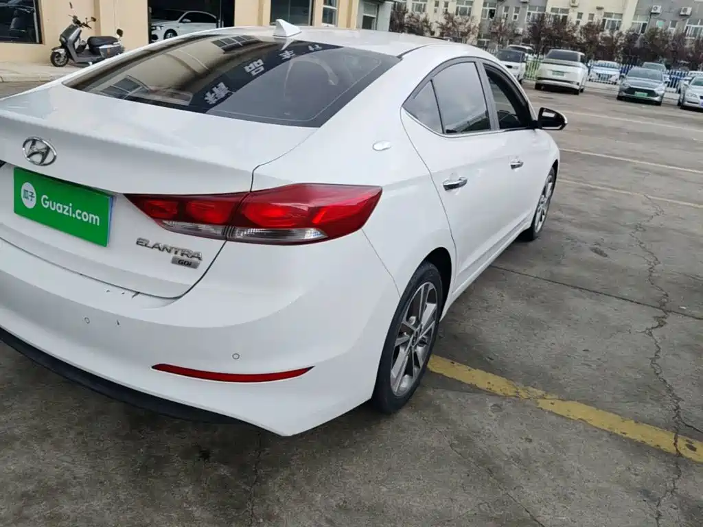 Hyundai Elantra — миниатюра 8