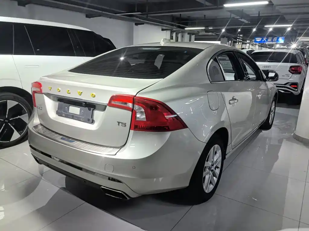 Volvo S60 — миниатюра 7