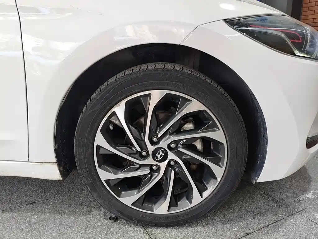 Hyundai Elantra — миниатюра 17
