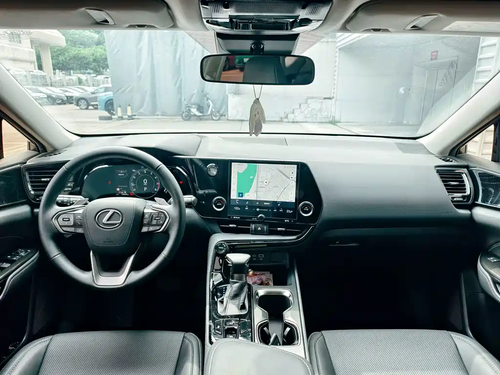 Lexus NX — миниатюра 9