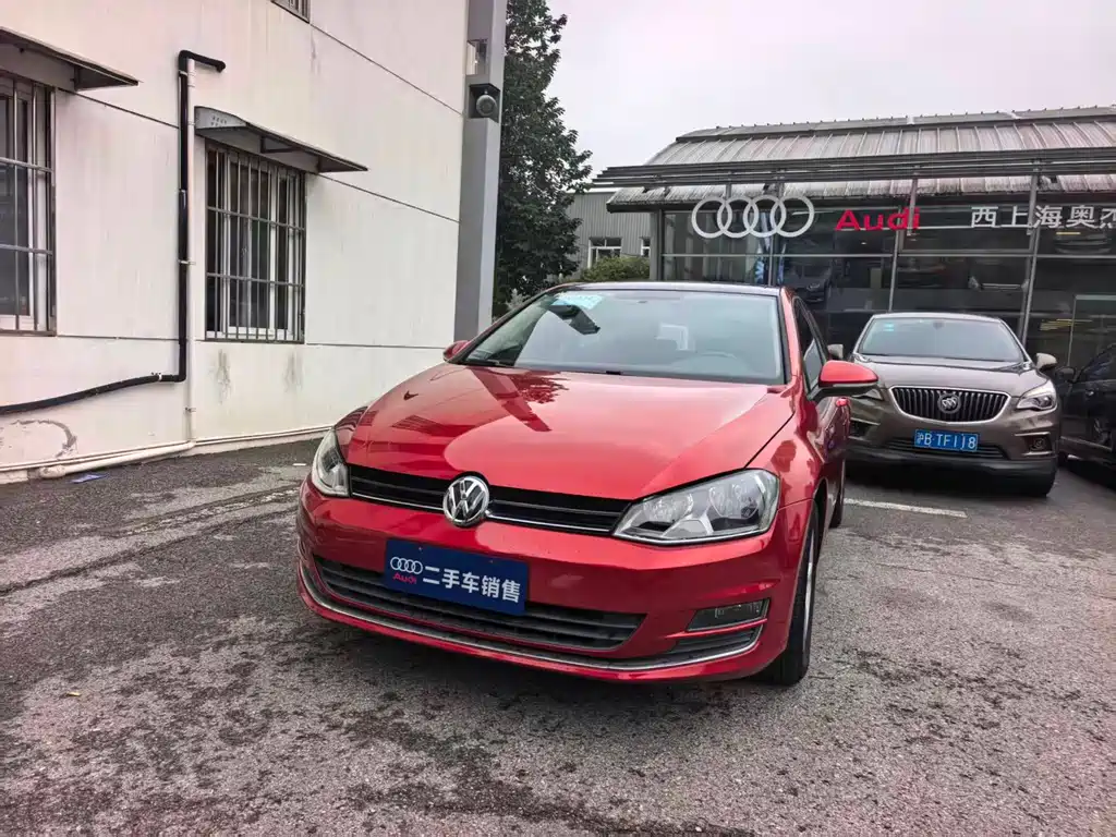 VOLKSWAGEN GOLF