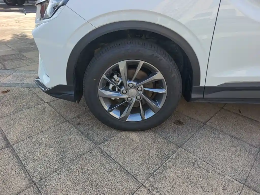 Geely Binyue — миниатюра 23