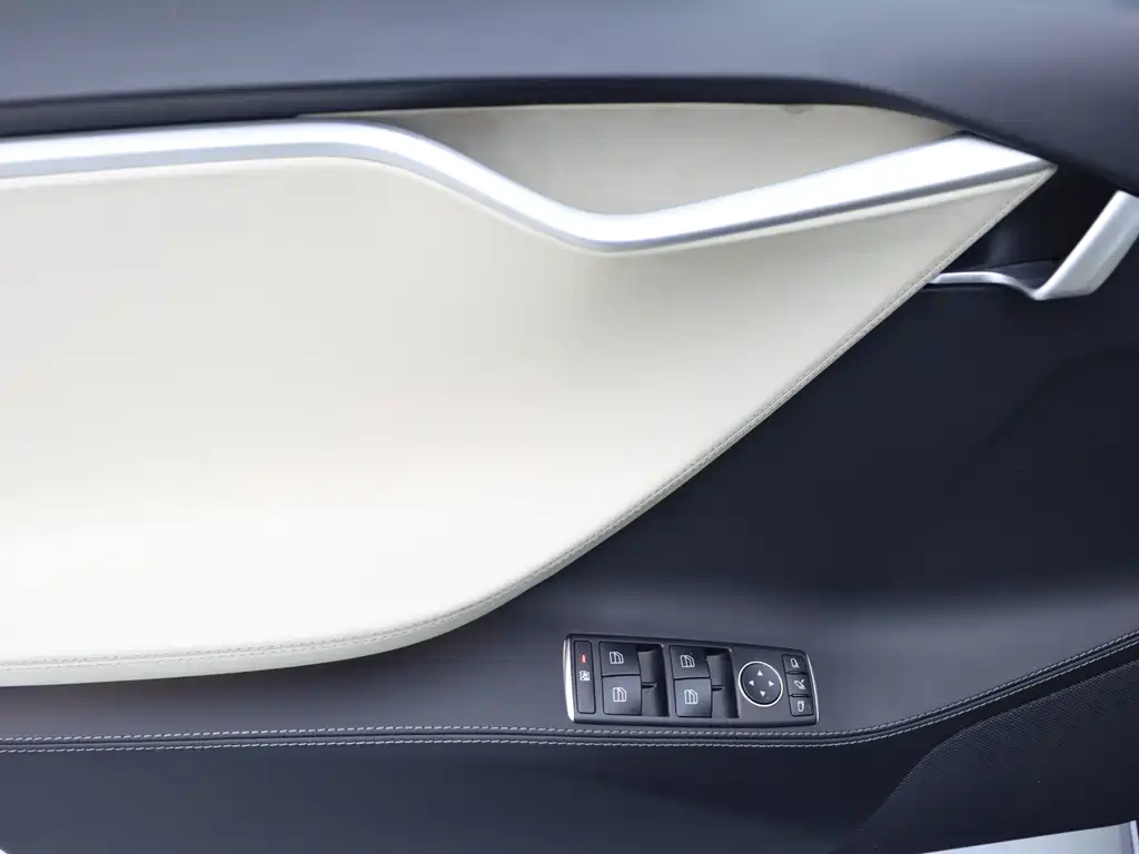Tesla Model S — миниатюра 14