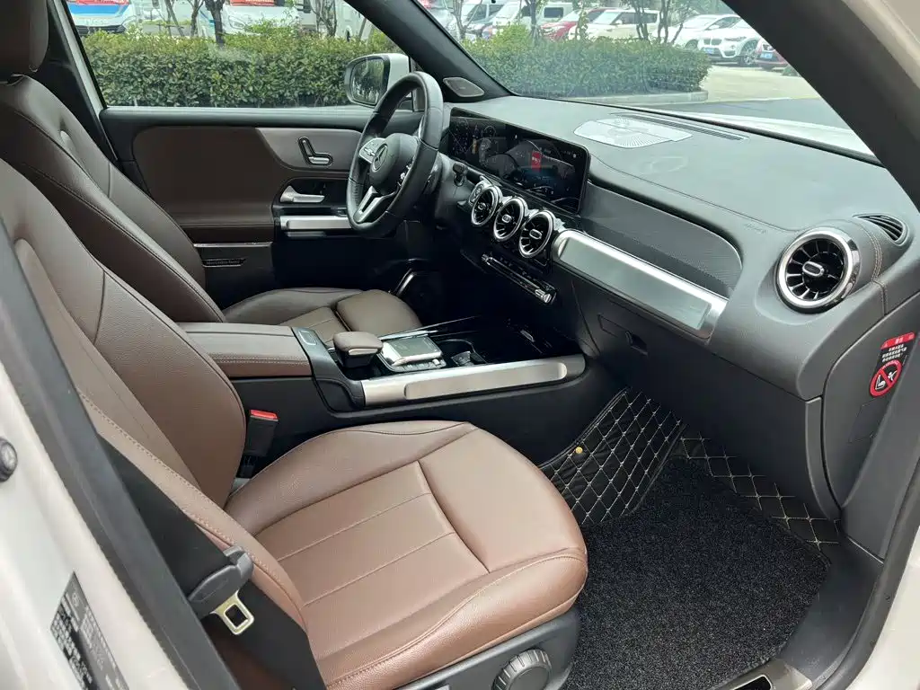 Mercedes-Benz GLB — миниатюра 8