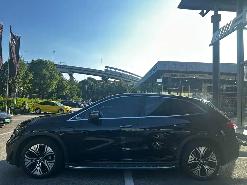 Mercedes-Benz EQE SUV — миниатюра 5