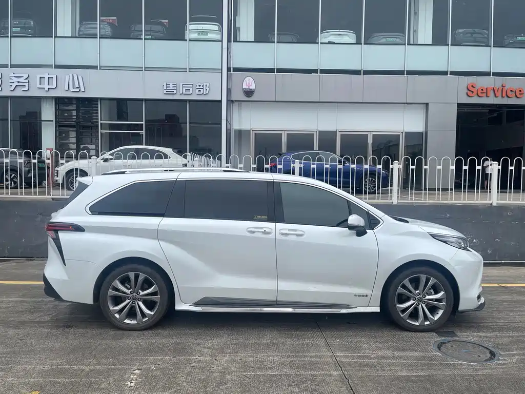 Toyota Sienna — миниатюра 4