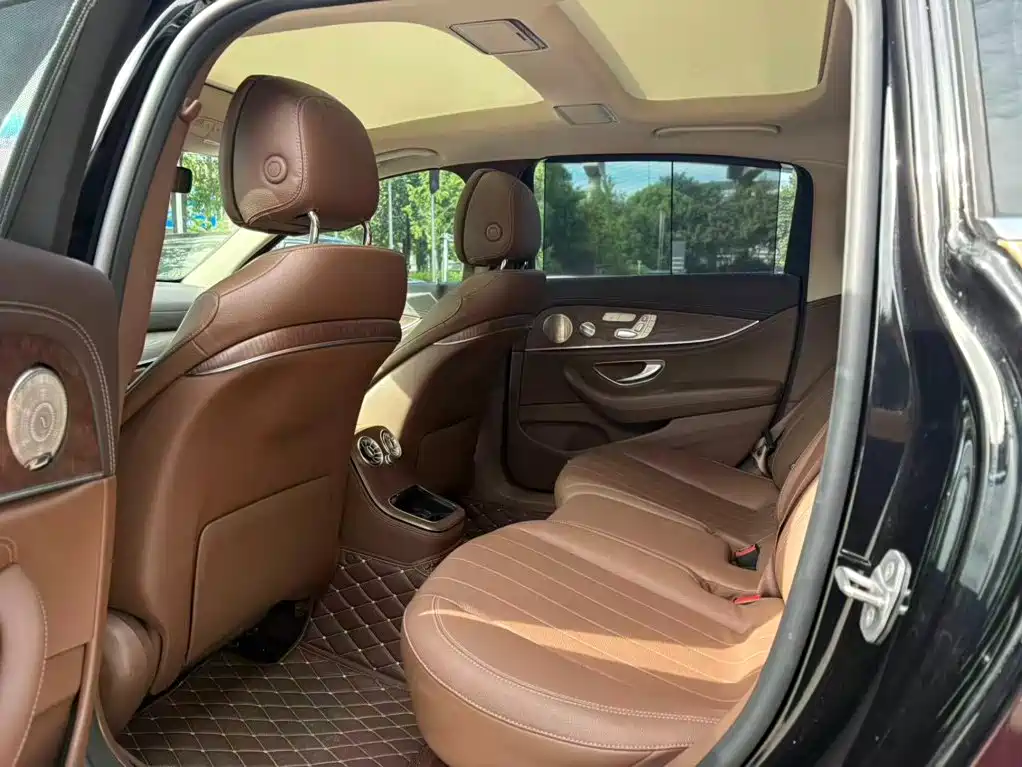 Mercedes-Benz E-Class — миниатюра 17