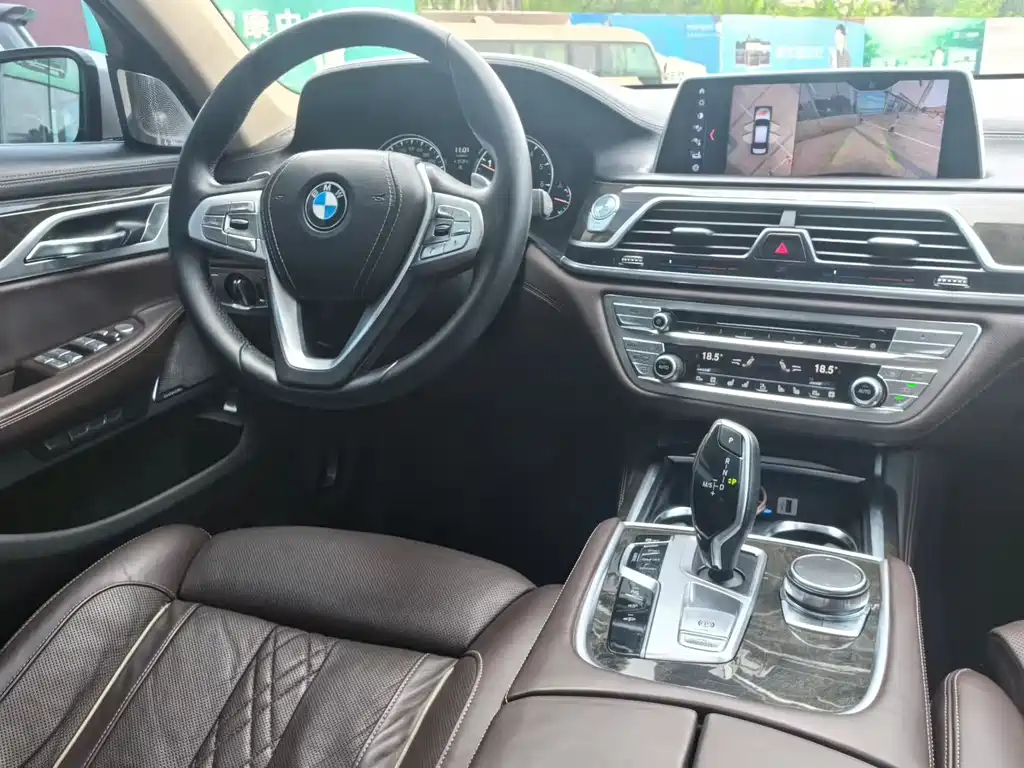 BMW 7 Series — миниатюра 4