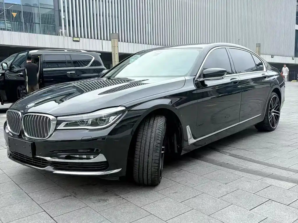 BMW 7 Series — миниатюра 12