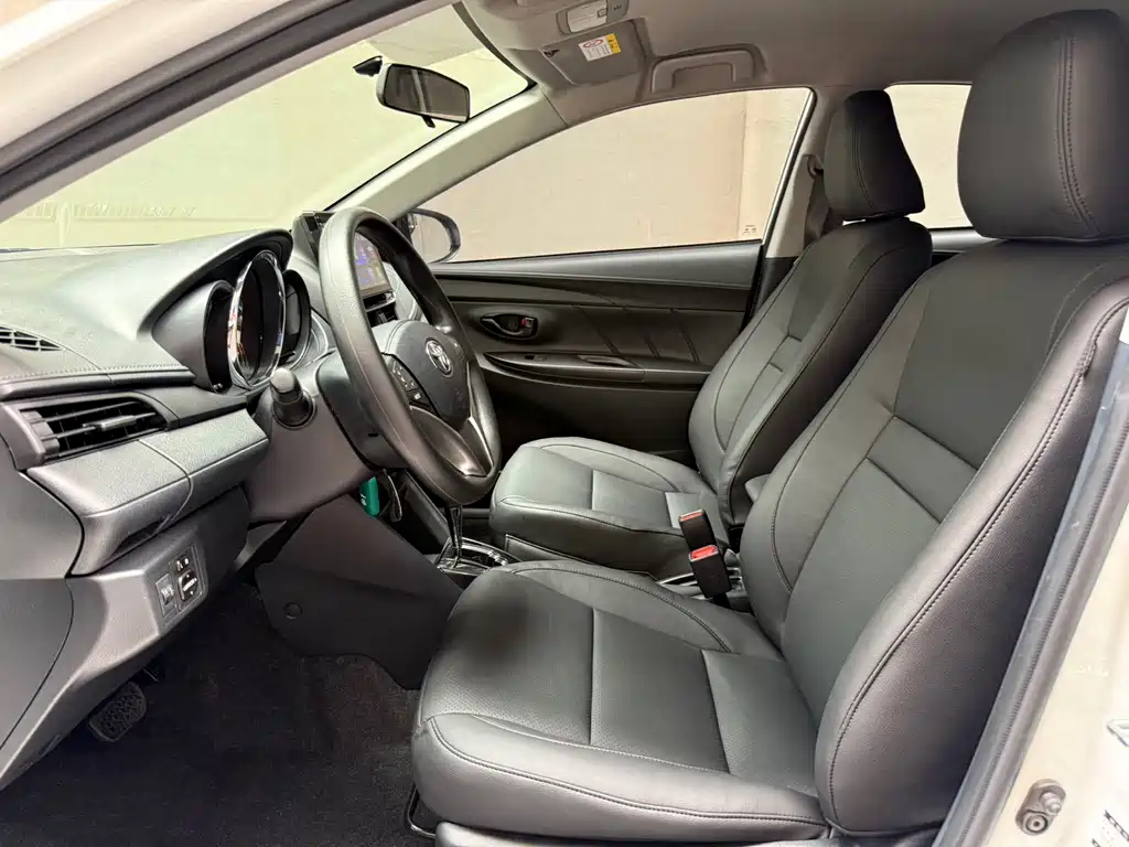 Toyota Yaris L - фото 9