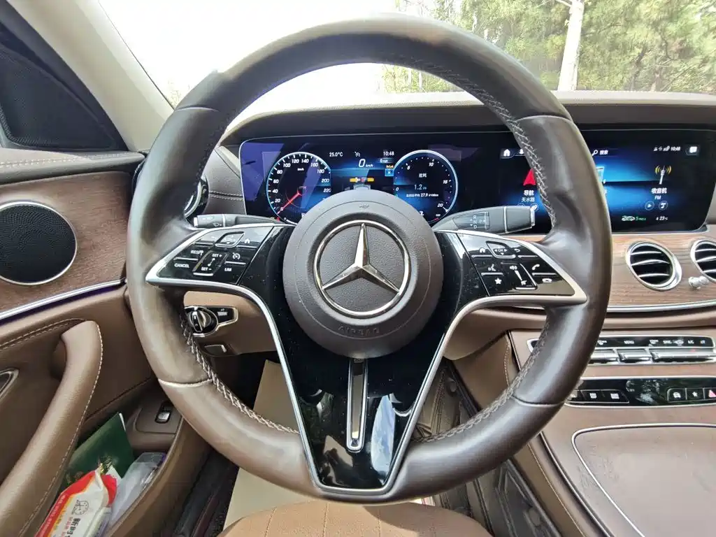 Mercedes-Benz E-Class — миниатюра 8