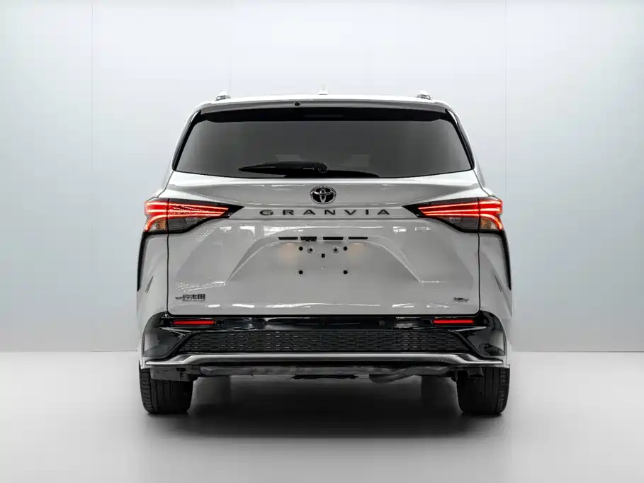Toyota Granvia — миниатюра 6