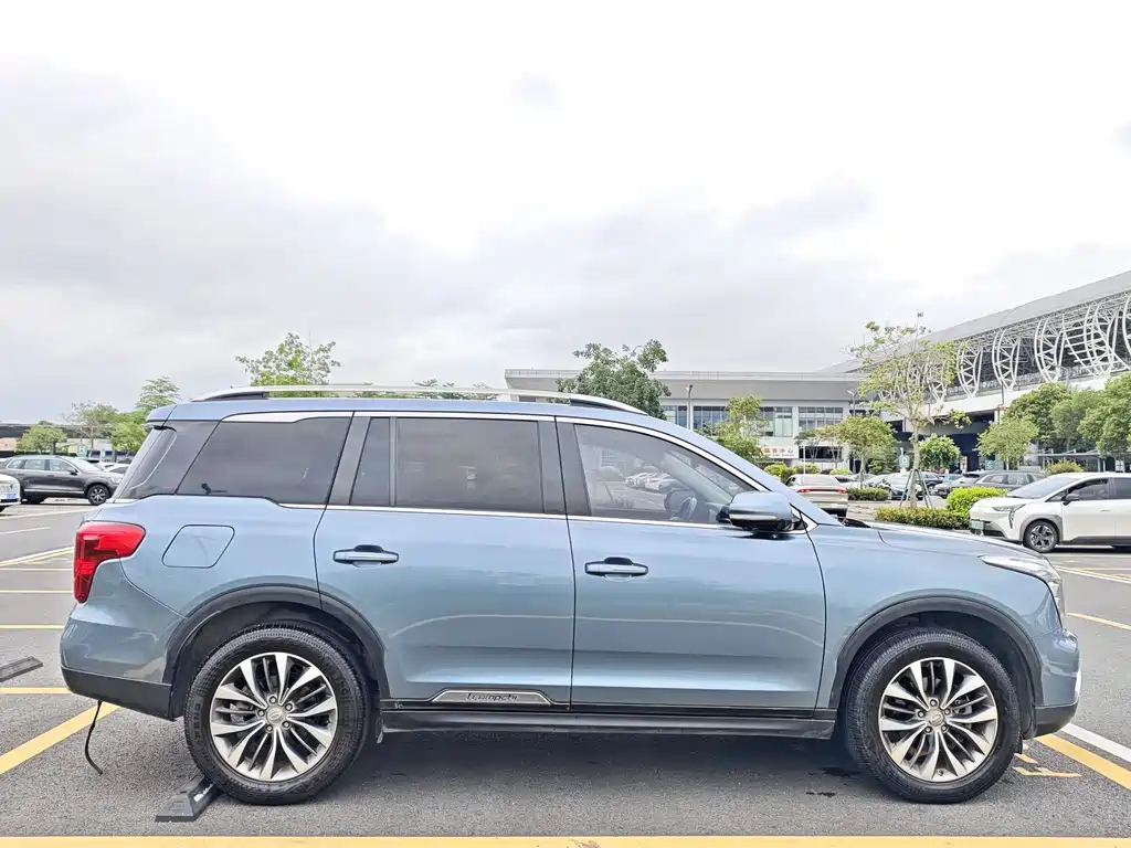GAC GS8 2017 320T Luxury Smart Connect ( мест)