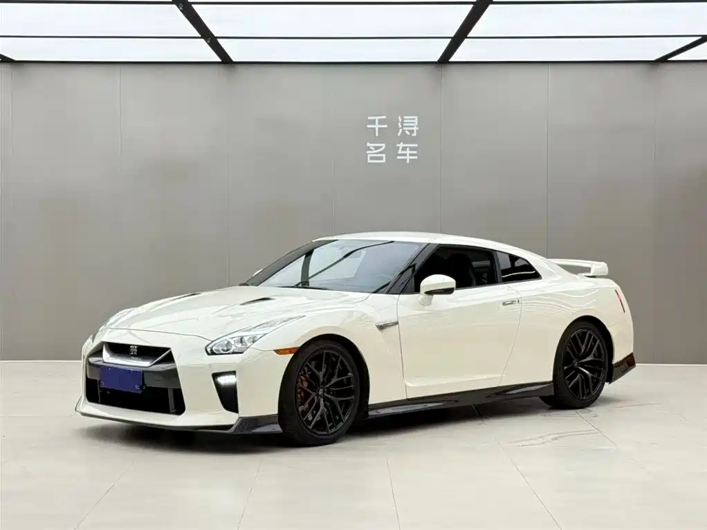 NISSAN GT R