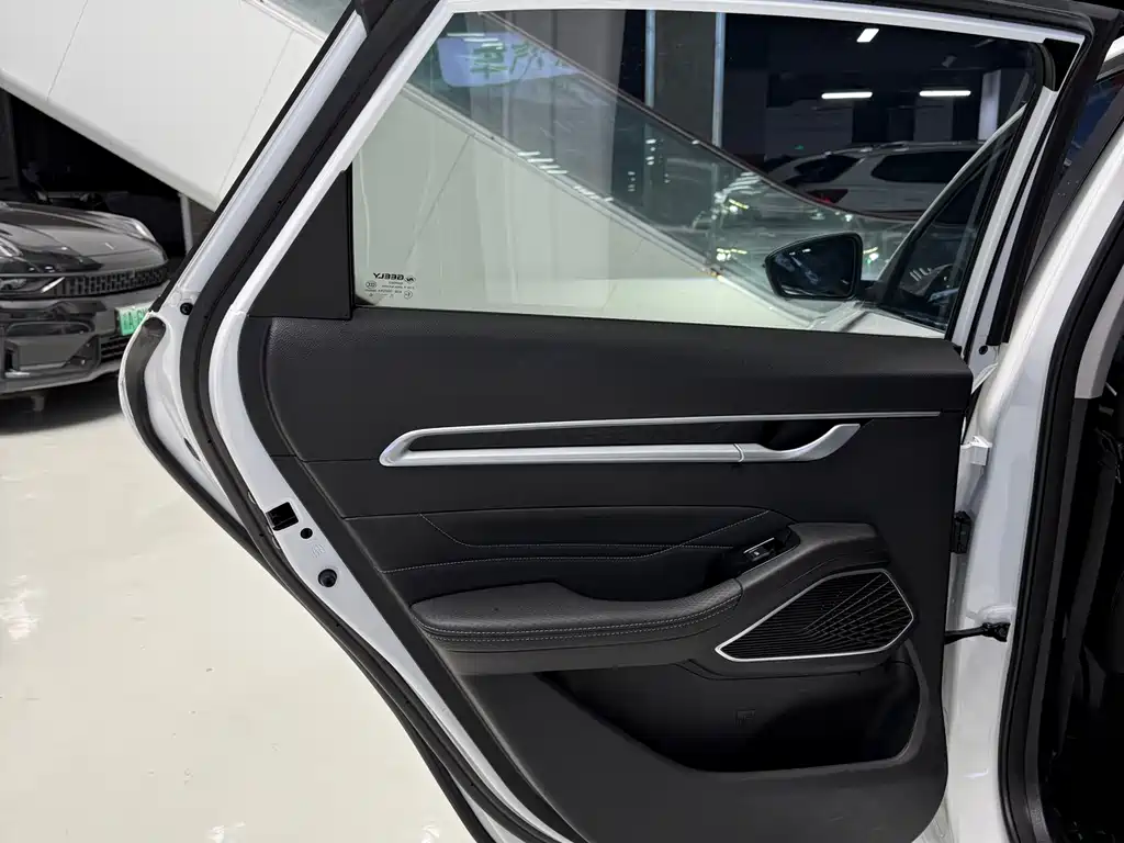 Geely Emgrand — миниатюра 11