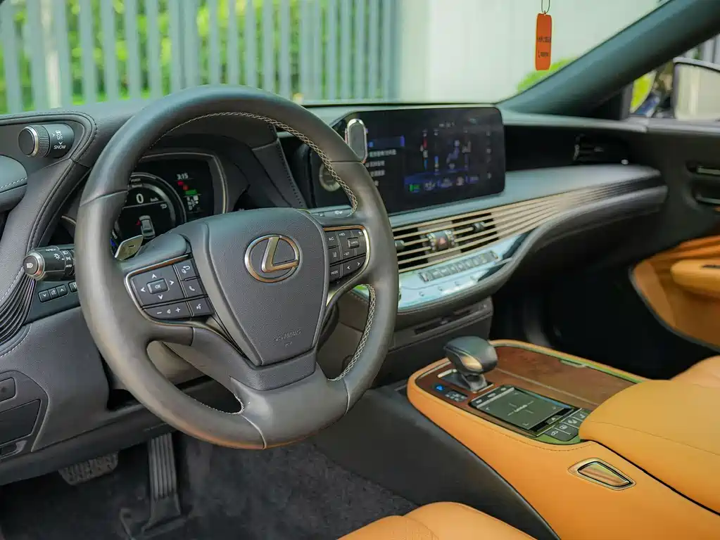 Lexus LS 2021 500h
