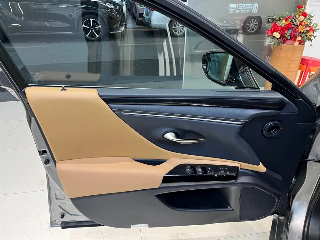 Lexus ES 2023 200