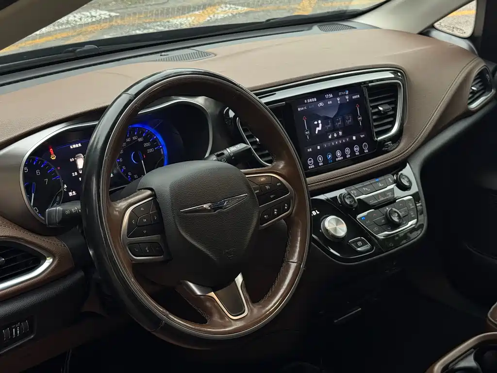 Chrysler Grand Voyager (Import) — миниатюра 17