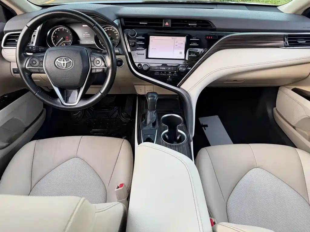 Toyota Camry — миниатюра 7