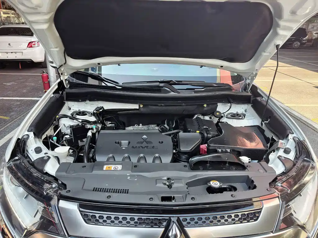 Mitsubishi Outlander — миниатюра 20