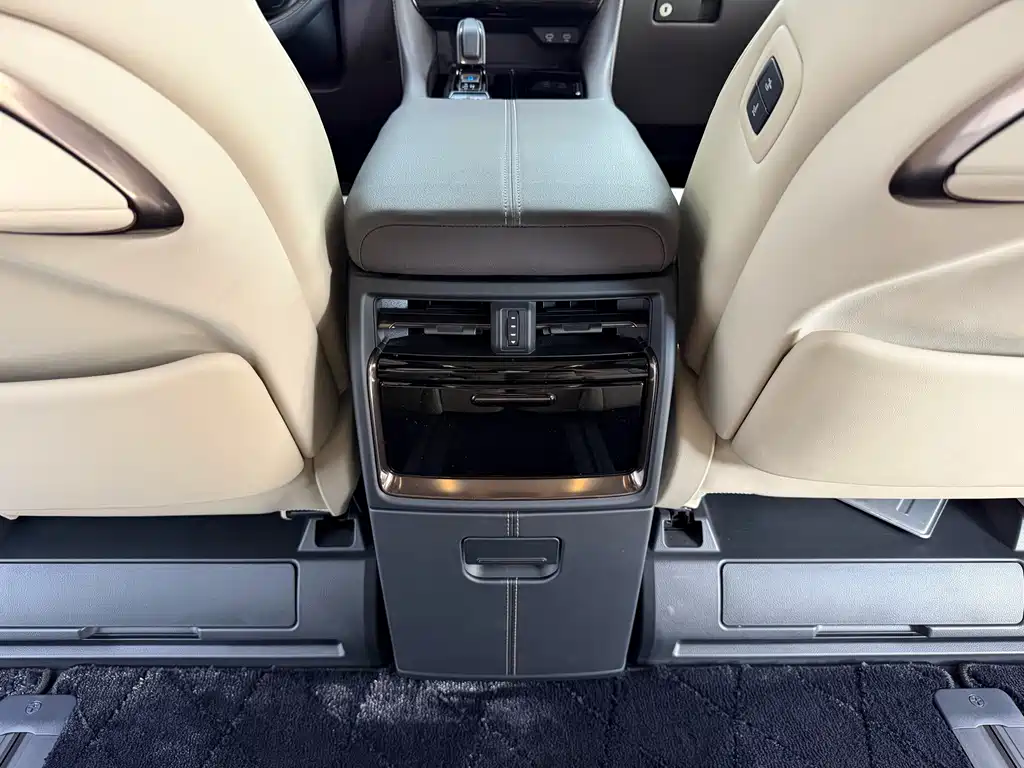 Toyota Vellfire — миниатюра 19