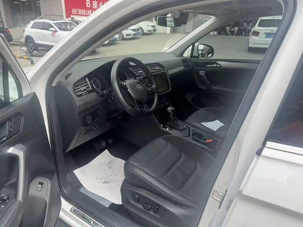 Volkswagen Tiguan L L 2019 330TSI AT Luxury VI