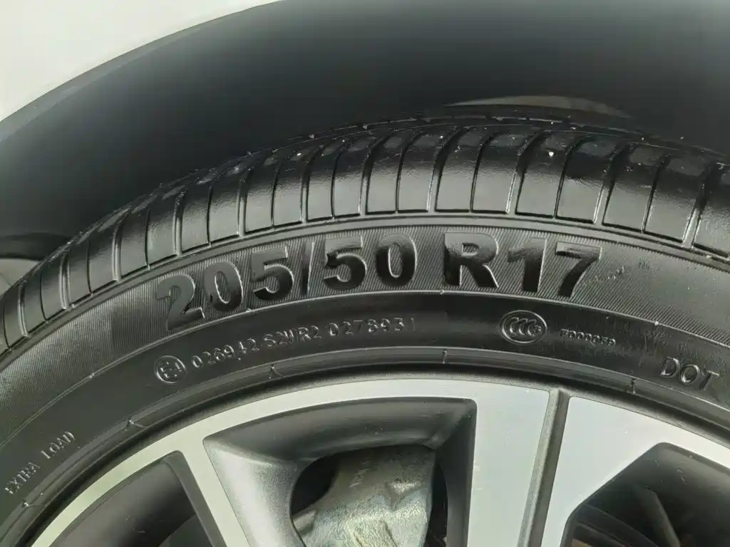 Geely Emgrand — миниатюра 24