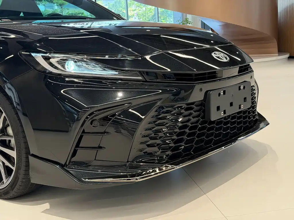 Toyota Camry — миниатюра 5