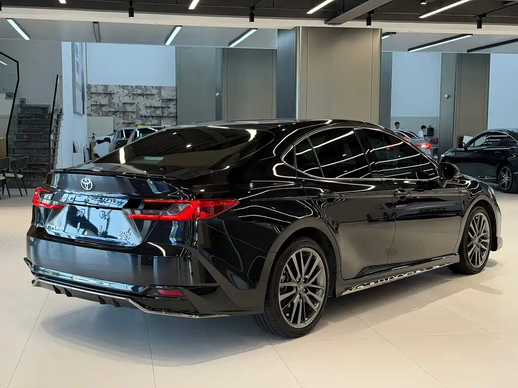 Toyota Camry — миниатюра 6
