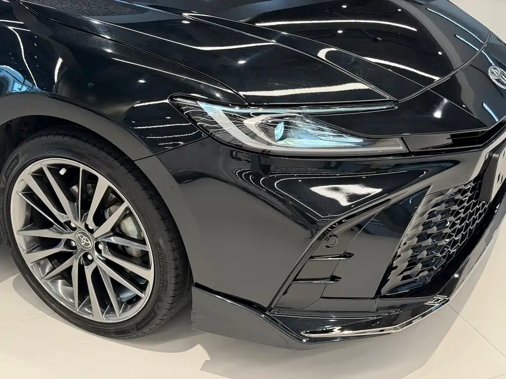 Toyota Camry — миниатюра 4