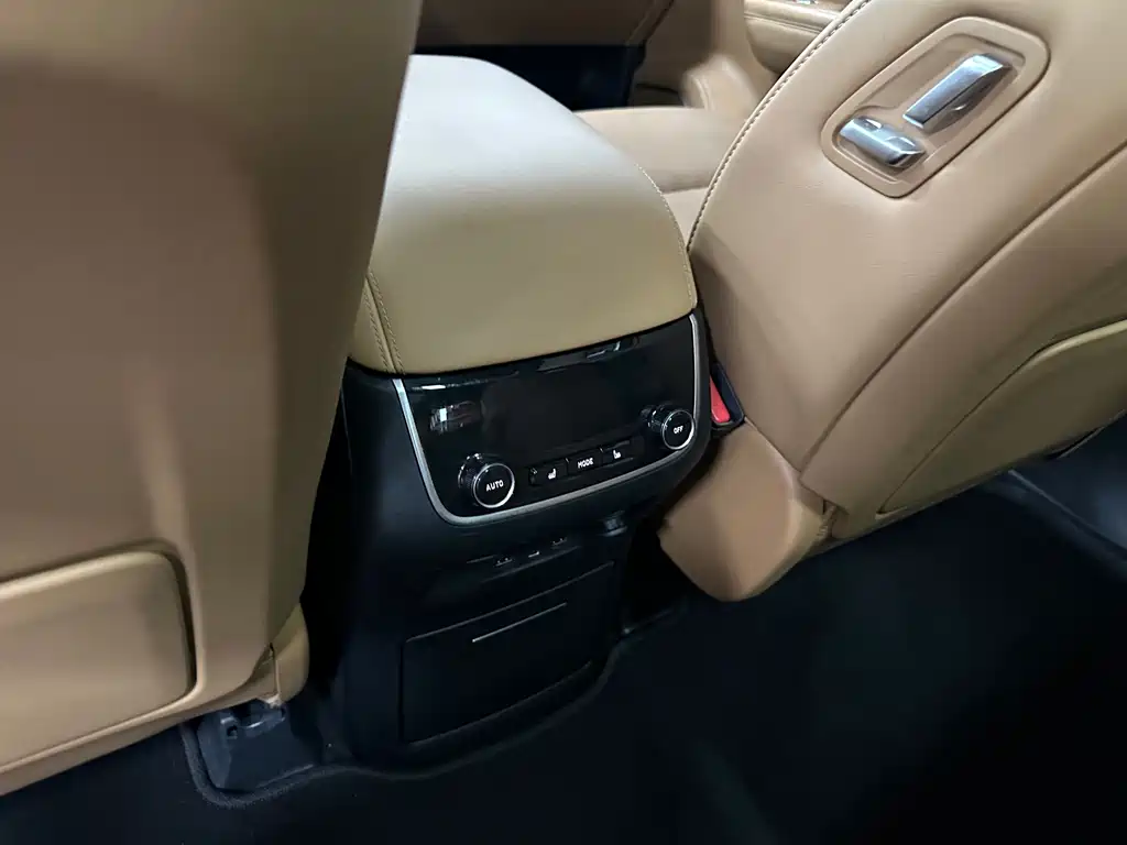Li Auto Li ONE — миниатюра 10
