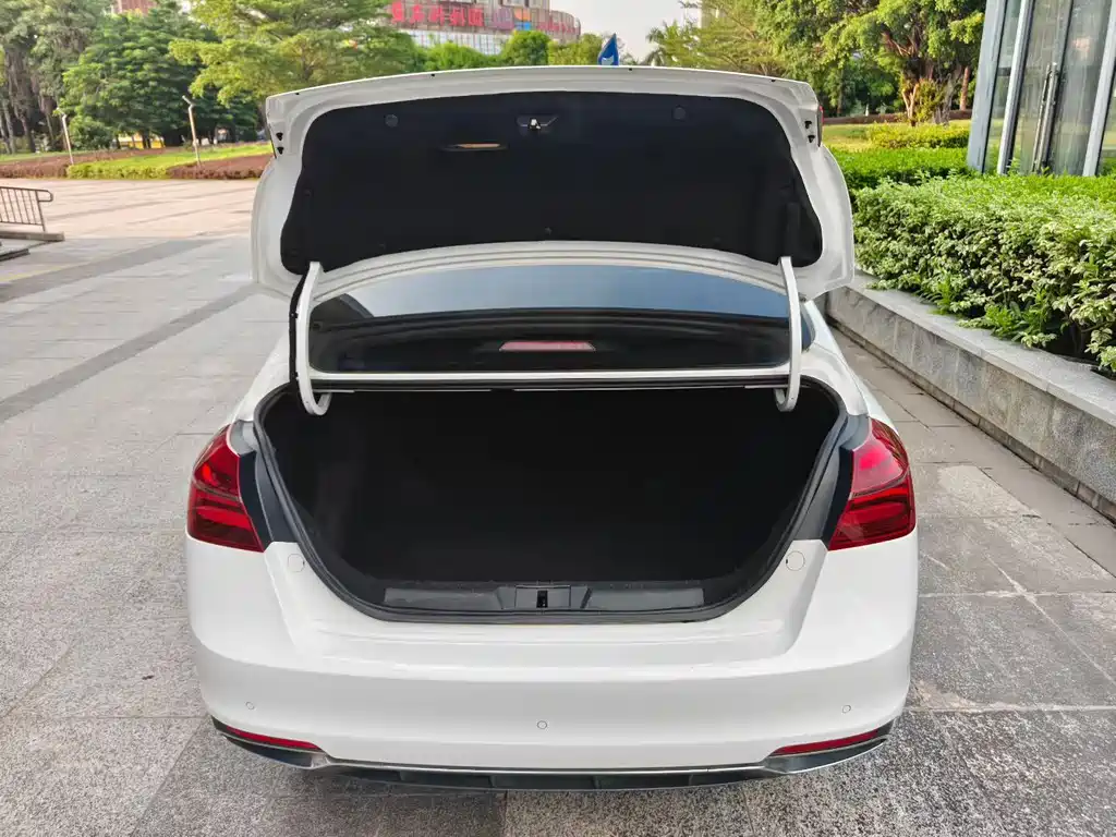 Geely Emgrand — миниатюра 5