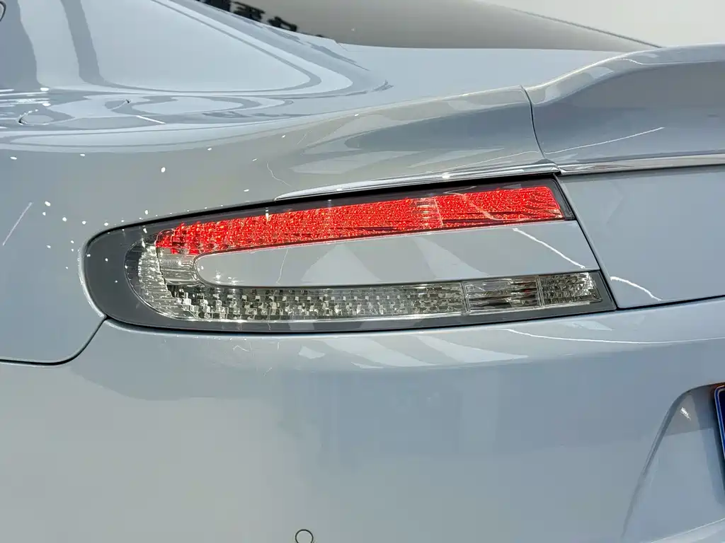 Aston Martin Rapide — миниатюра 7