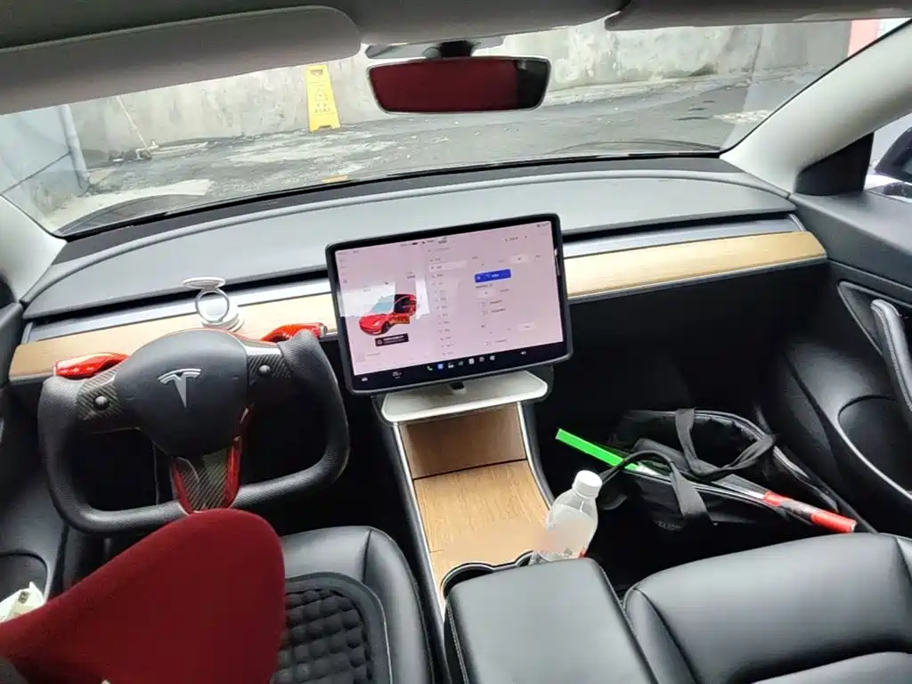 Tesla Model 3 — миниатюра 10