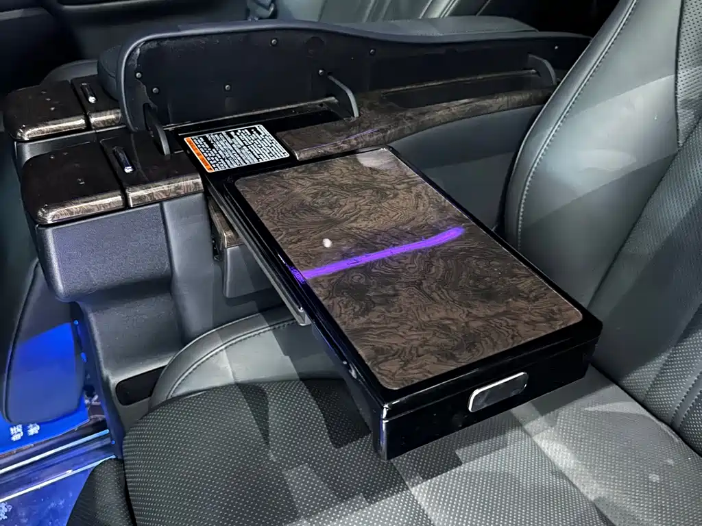 Toyota Alphard — миниатюра 15