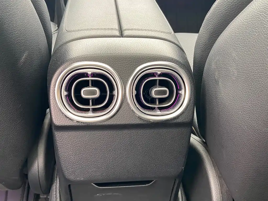 Mercedes-Benz C-Class — миниатюра 15