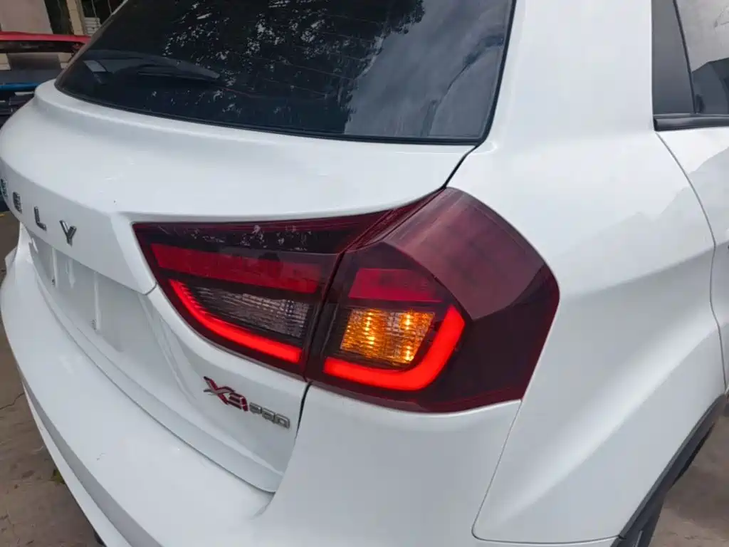 Geely Vision X3 — миниатюра 8
