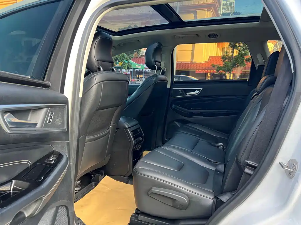 Ford Edge — миниатюра 10