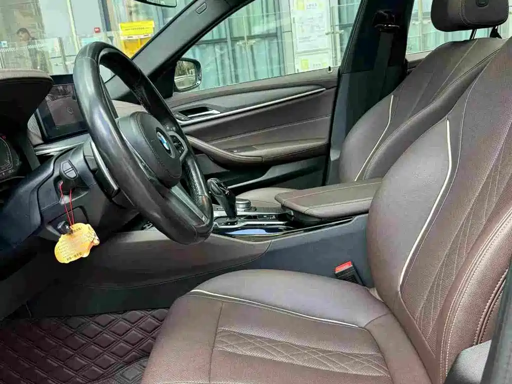 BMW 5 Series — миниатюра 9