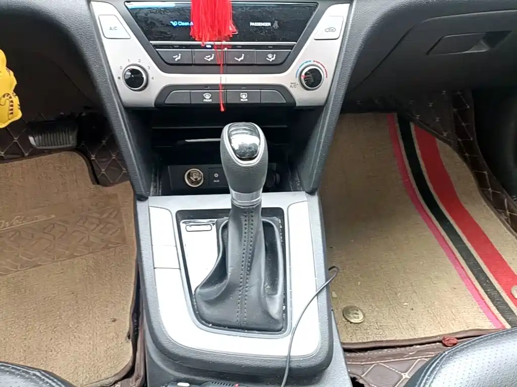 Hyundai Elantra — миниатюра 14