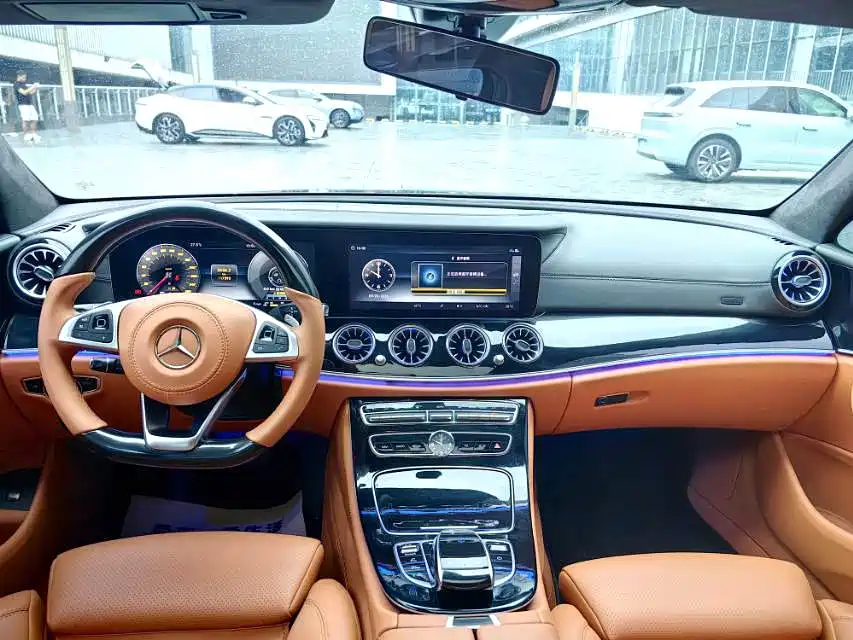 Mercedes-Benz E-Class — миниатюра 6