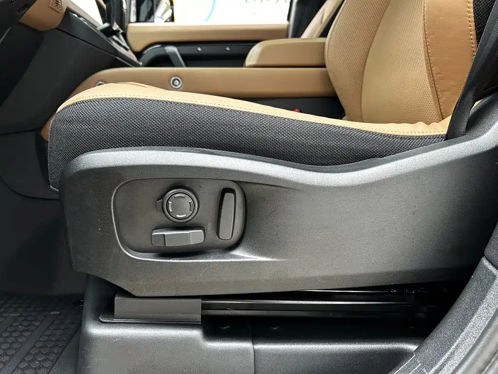 Land Rover Defender — миниатюра 10