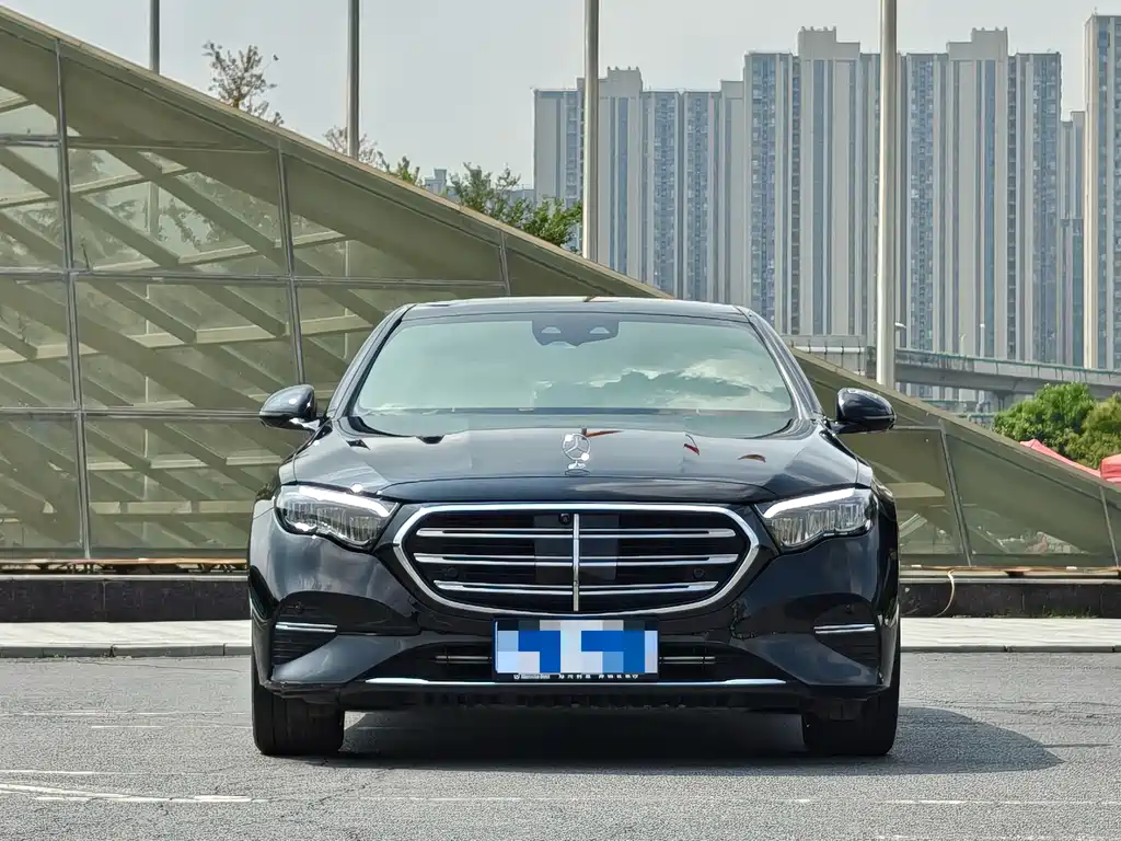Mercedes-Benz E-Class — миниатюра 2