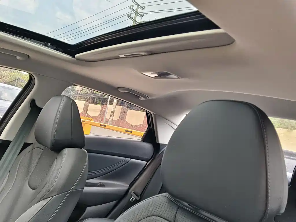 Hyundai Elantra — миниатюра 8