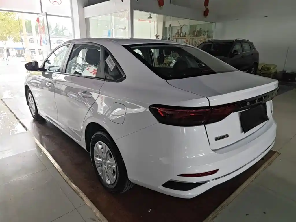 Geely Emgrand — миниатюра 5